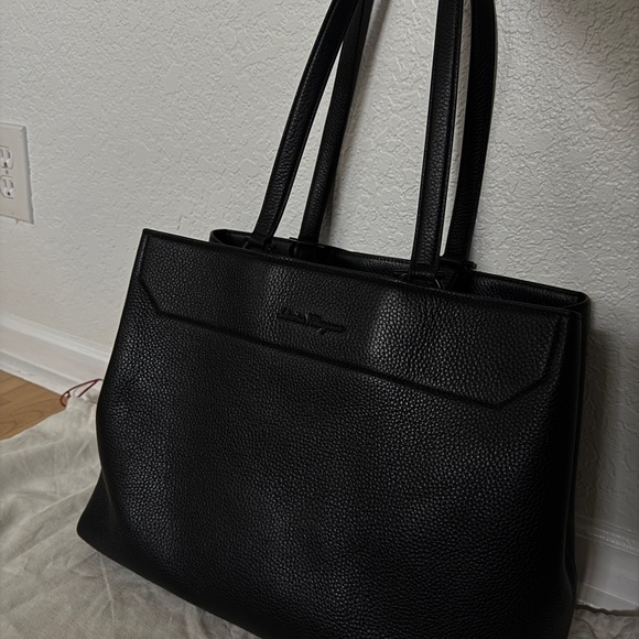 Salvadore Ferragamo Black Tote. - Picture 3 of 4